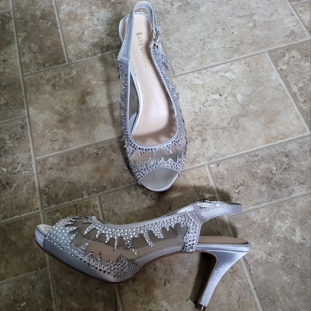 Women's size 6 Lady Couture